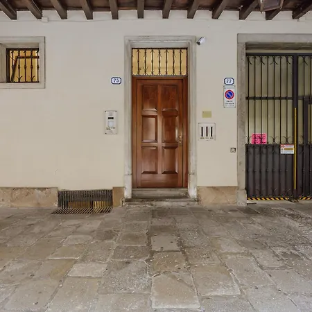 Yourbanflat Il Chiostro Nascosto Appartamento *